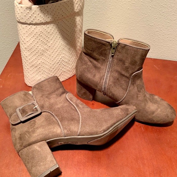Suede olive green short boots with heel - Picture 2 of 7